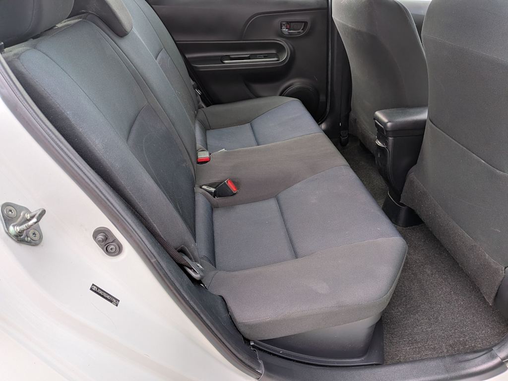 Thumbnail: 2016 Toyota Prius c - 26