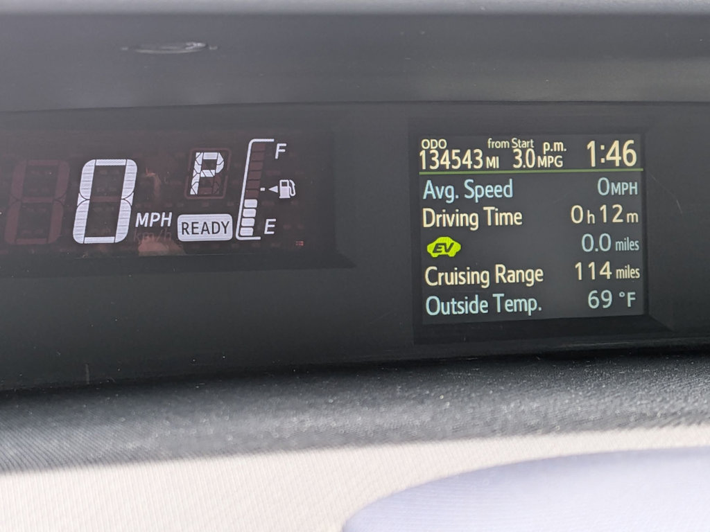 Thumbnail: 2016 Toyota Prius c - 16