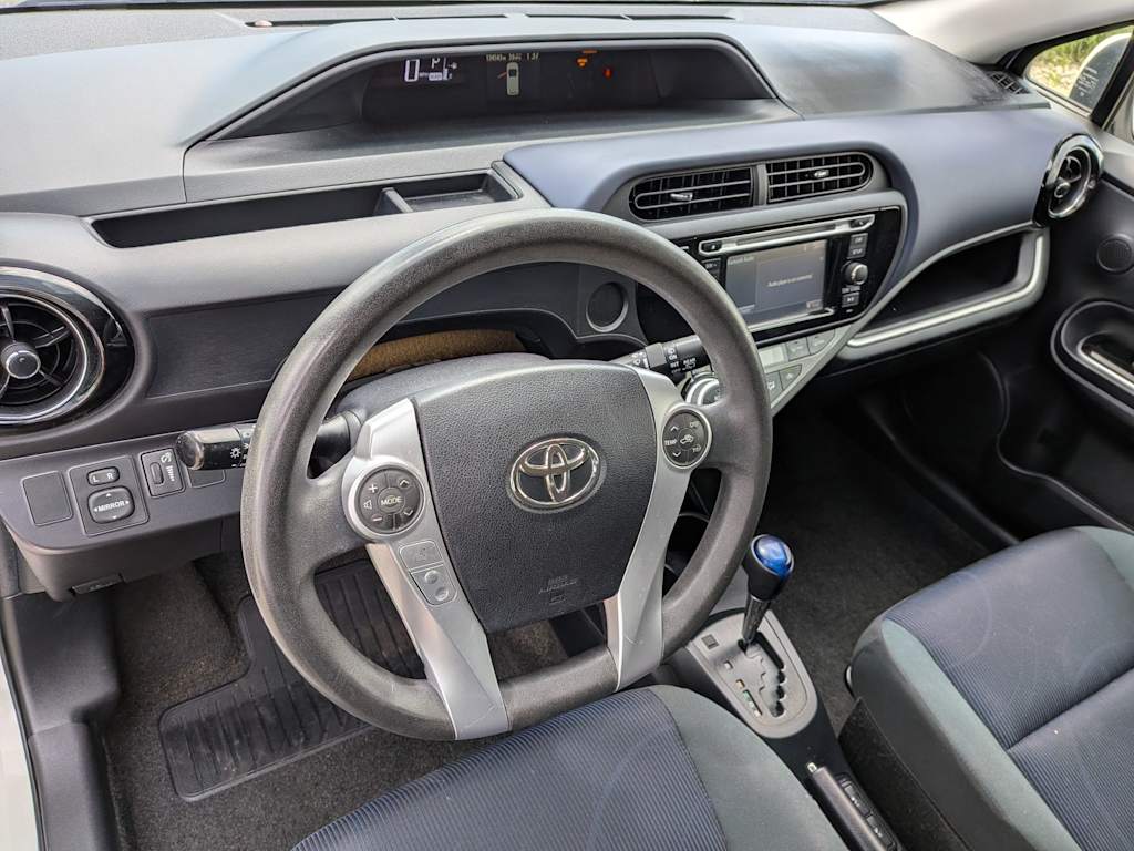 Thumbnail: 2016 Toyota Prius c - 2