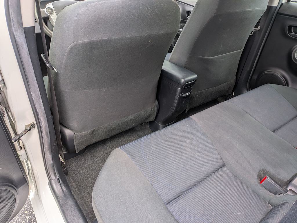 Thumbnail: 2016 Toyota Prius c - 11