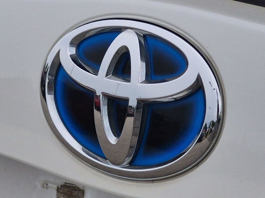 Thumbnail: 2011 Toyota Prius - 25