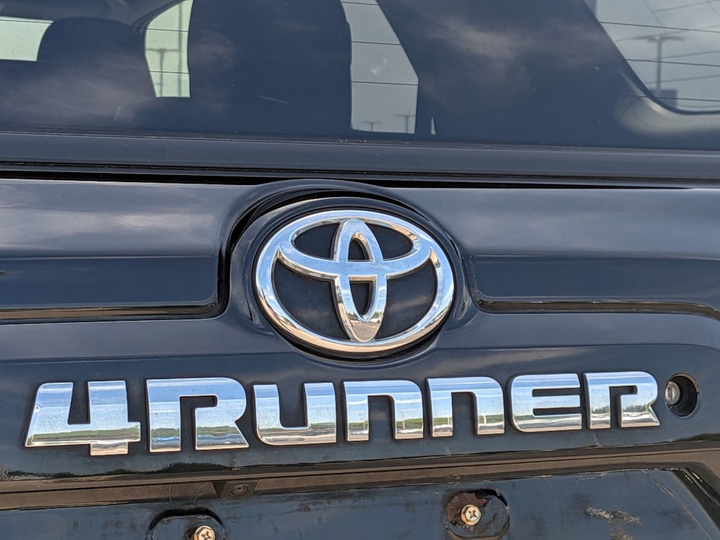 Thumbnail: 2016 Toyota 4Runner - 6