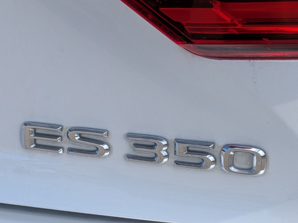 Thumbnail: 2016 Lexus ES - 6