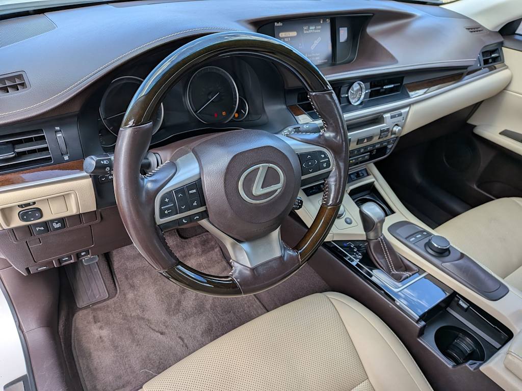 Thumbnail: 2016 Lexus ES - 2