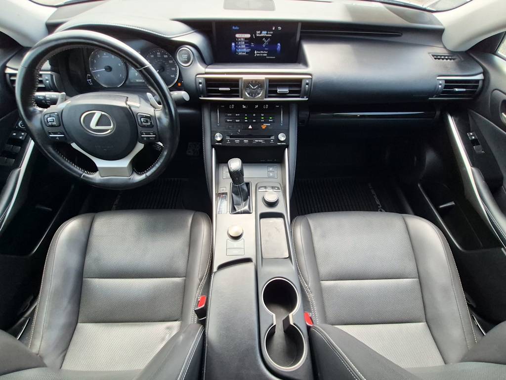 Thumbnail: 2018 Lexus IS - 8