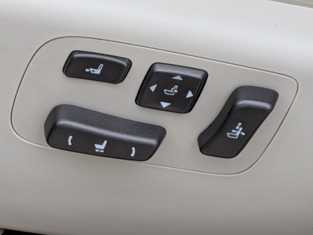 Thumbnail: 2012 Lexus LS - 25