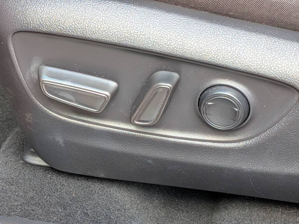 Thumbnail: 2022 Toyota RAV4 - 22