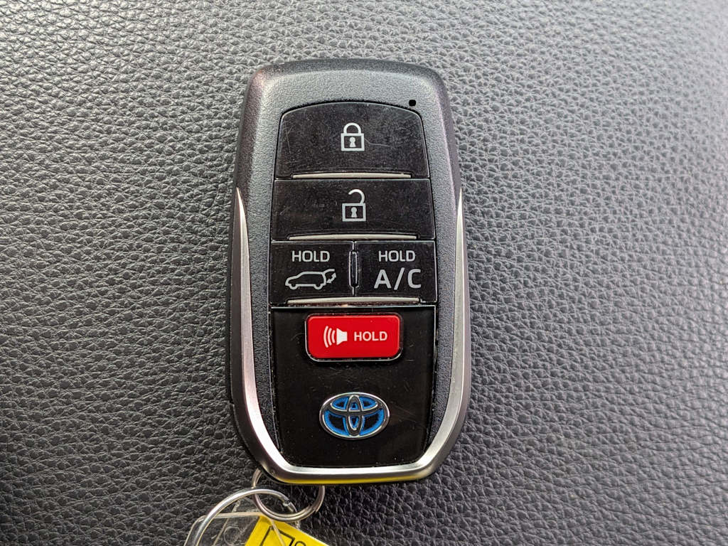 Thumbnail: 2022 Toyota RAV4 - 17