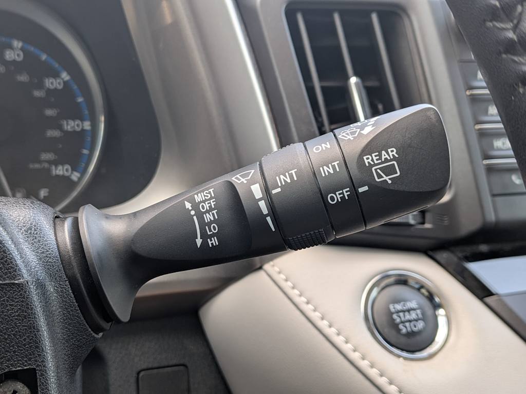 Thumbnail: 2018 Toyota RAV4 - 31
