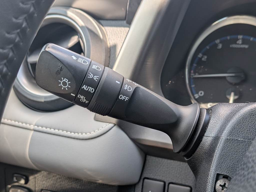 Thumbnail: 2018 Toyota RAV4 - 32