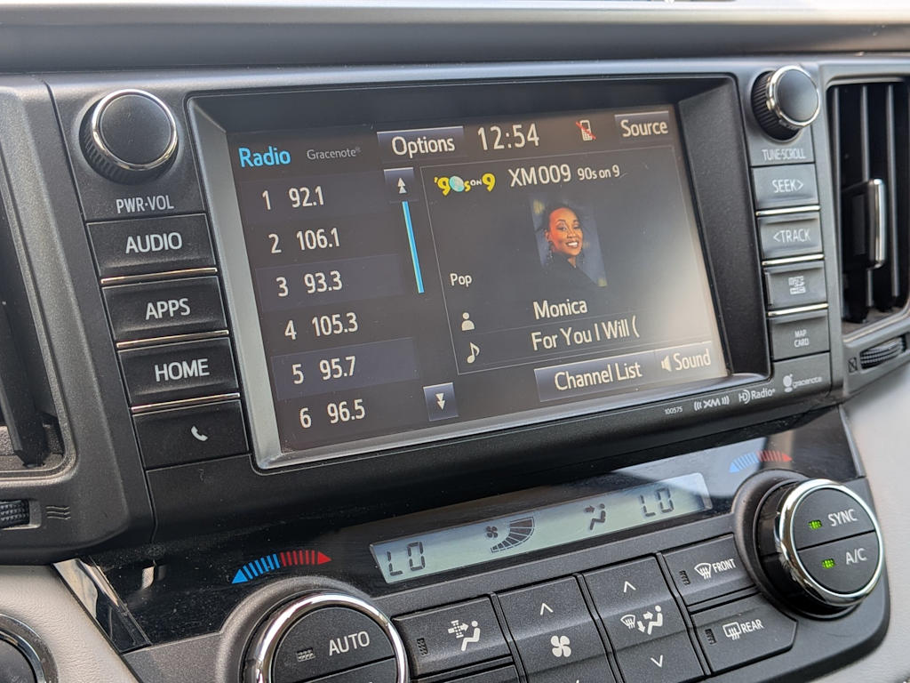Thumbnail: 2018 Toyota RAV4 - 12