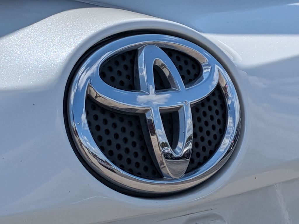 Thumbnail: 2018 Toyota RAV4 - 24