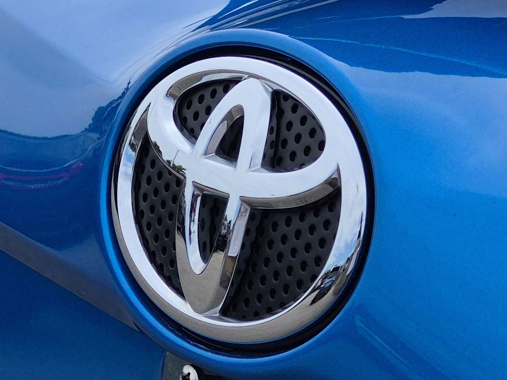 Thumbnail: 2017 Toyota RAV4 - 25