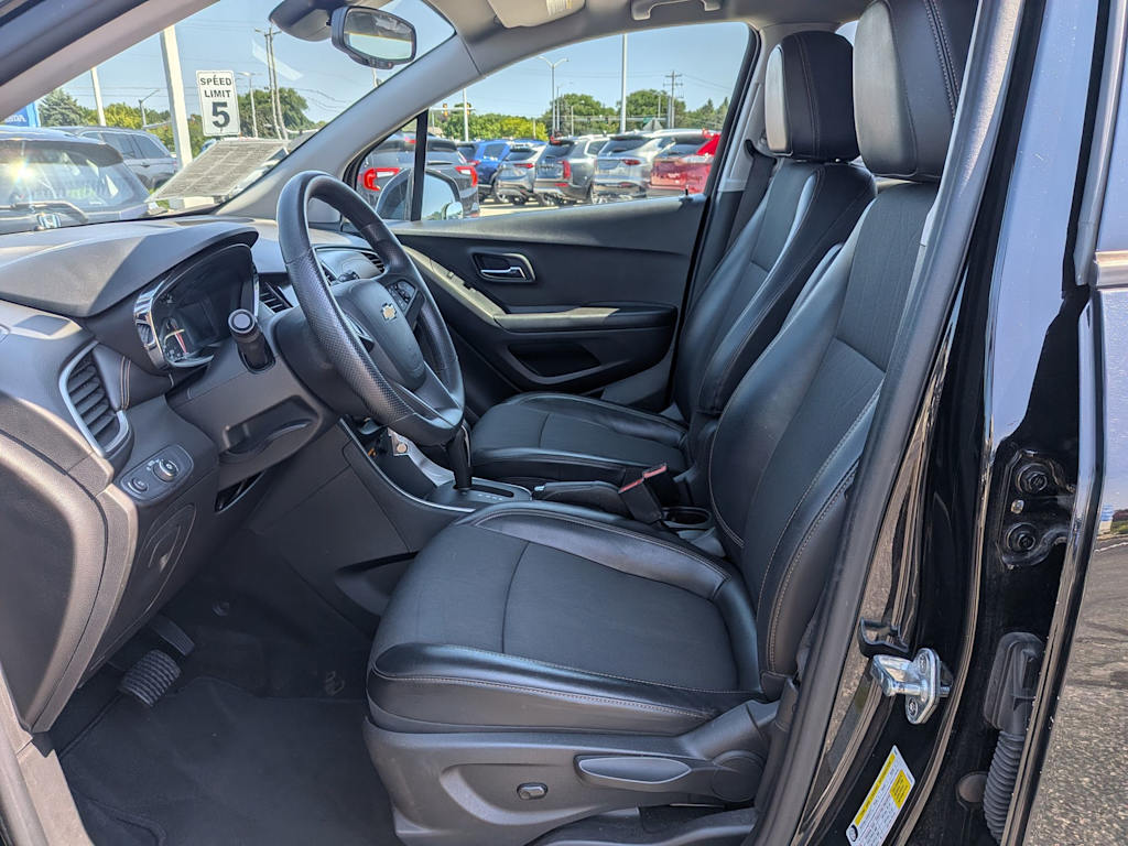 Thumbnail: 2021 Chevrolet Trax - 8