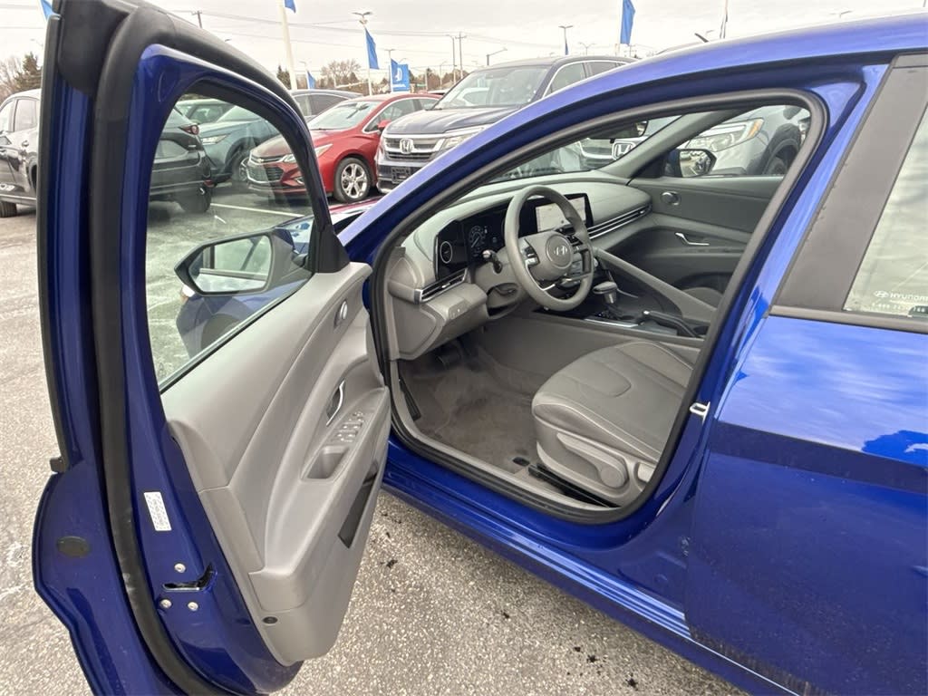 2024 Hyundai Elantra SEL 17