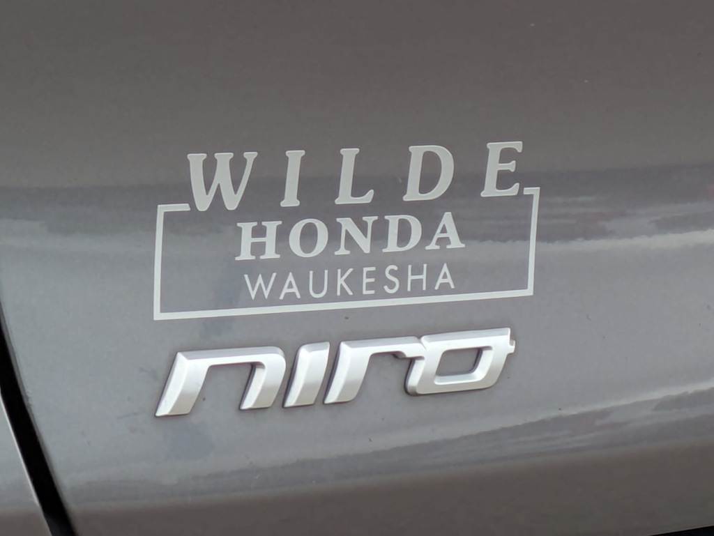 Thumbnail: 2017 Kia Niro - 16