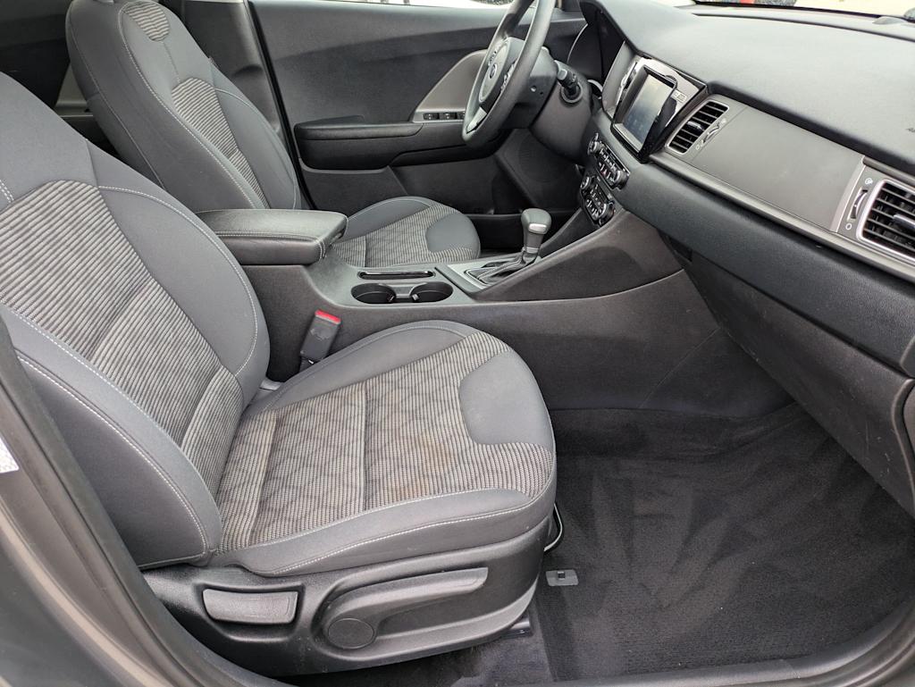 Thumbnail: 2017 Kia Niro - 11