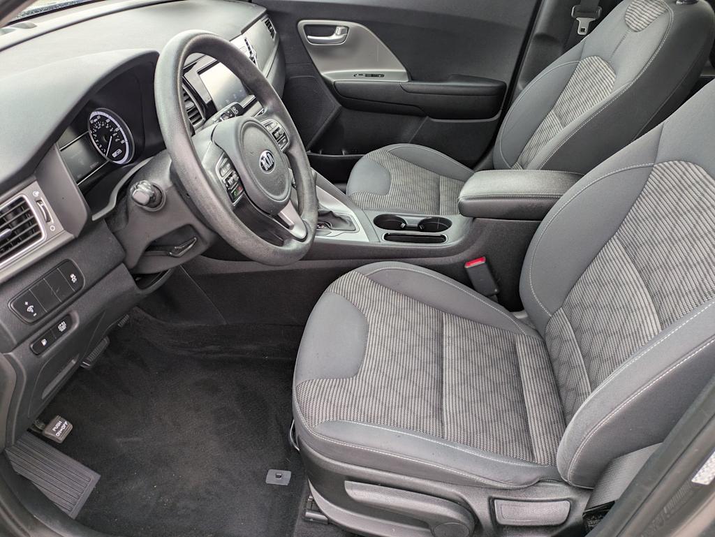 Thumbnail: 2017 Kia Niro - 10