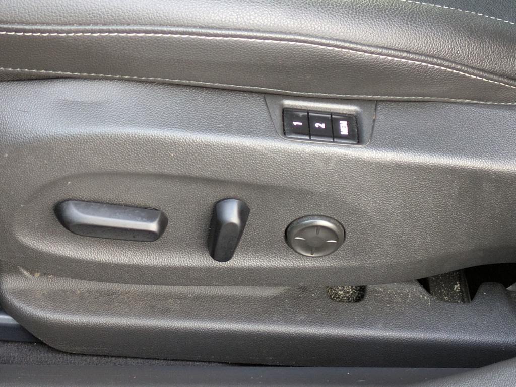 Thumbnail: 2018 Buick Regal - 25