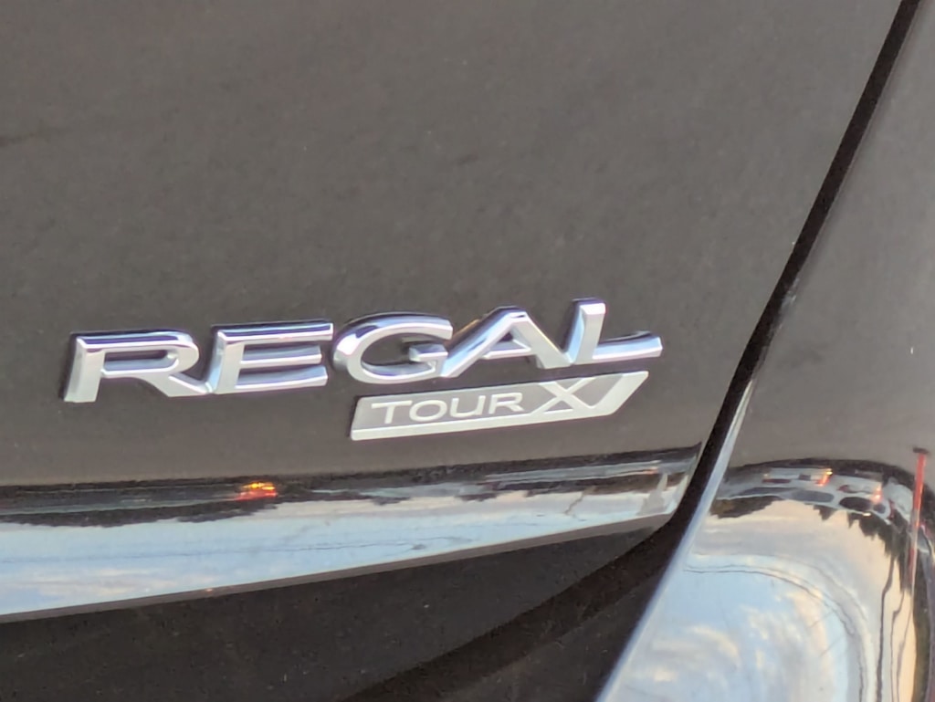 Thumbnail: 2018 Buick Regal - 24