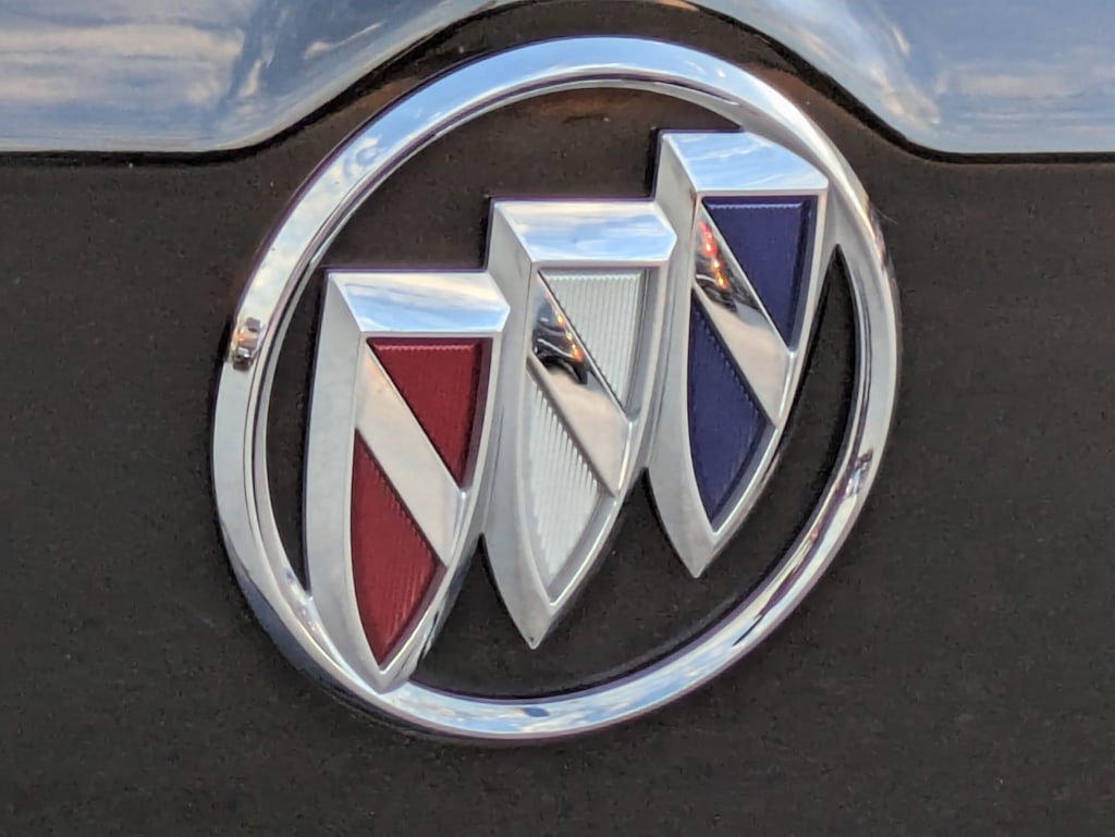 Thumbnail: 2018 Buick Regal - 7