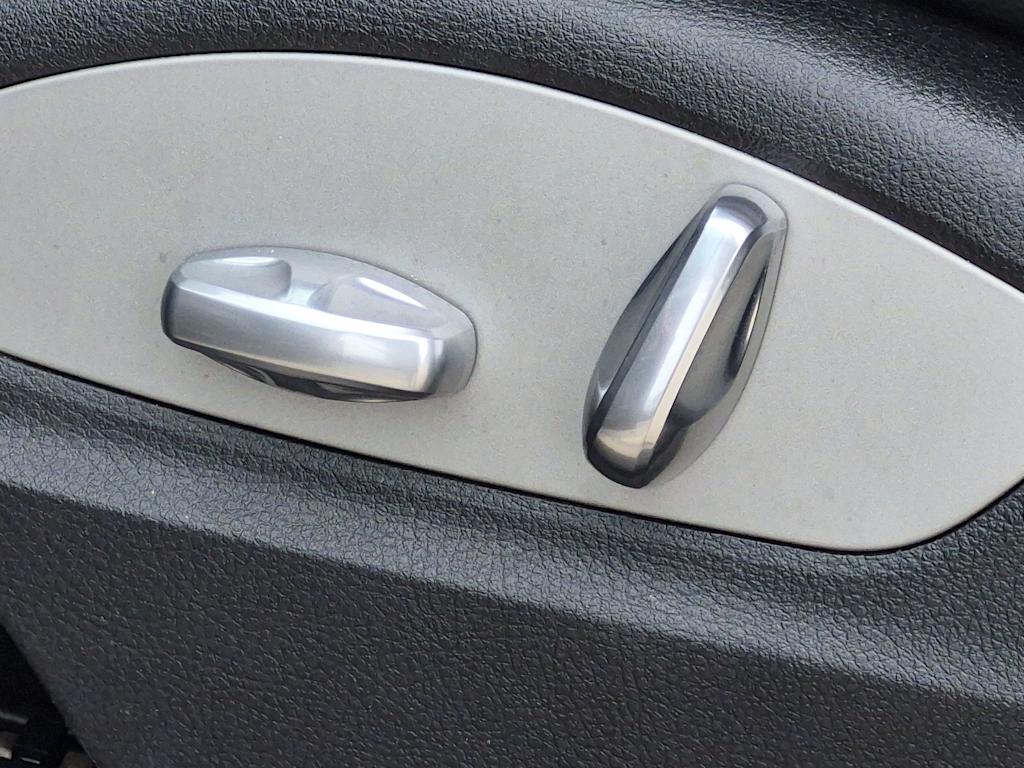 Thumbnail: 2018 Porsche Macan - 25