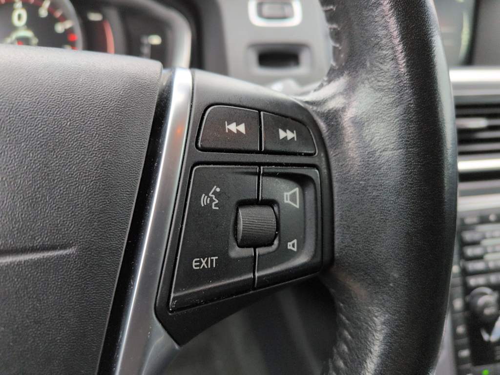 Thumbnail: 2017 Volvo V60 - 30