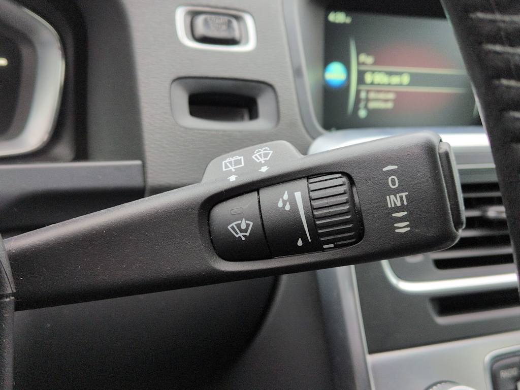 Thumbnail: 2017 Volvo V60 - 31