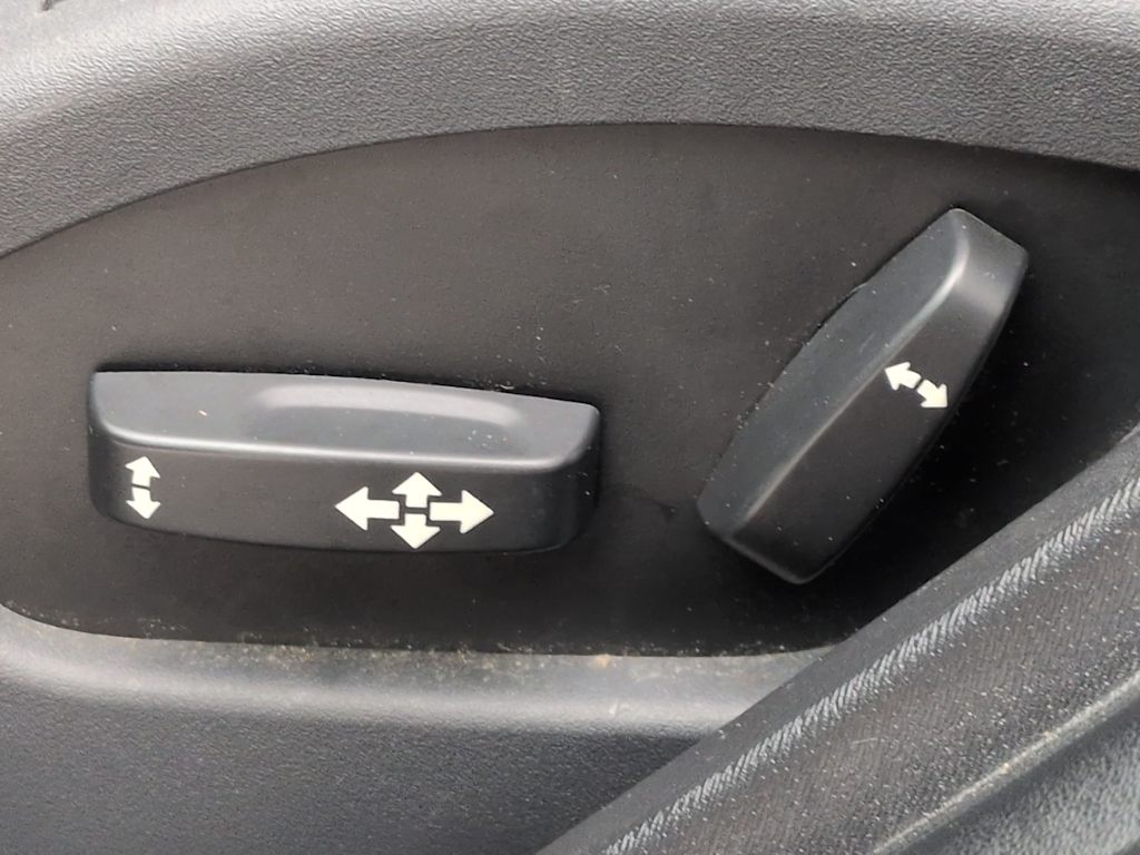 Thumbnail: 2017 Volvo V60 - 25