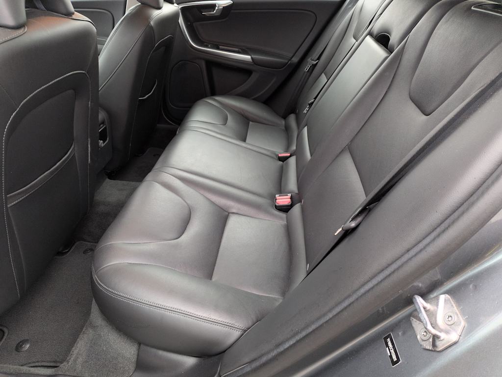 Thumbnail: 2017 Volvo V60 - 26