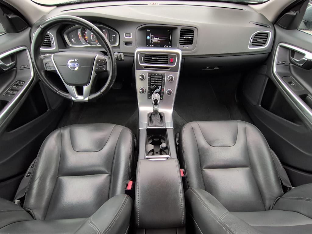 Thumbnail: 2017 Volvo V60 - 8