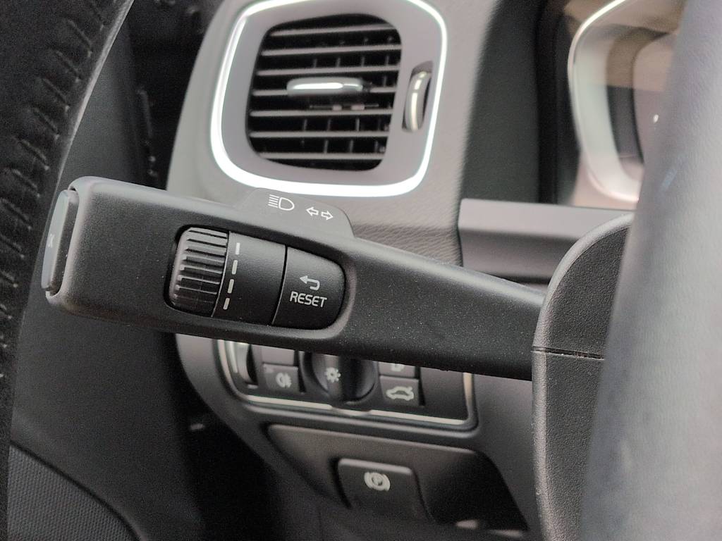 Thumbnail: 2017 Volvo V60 - 32