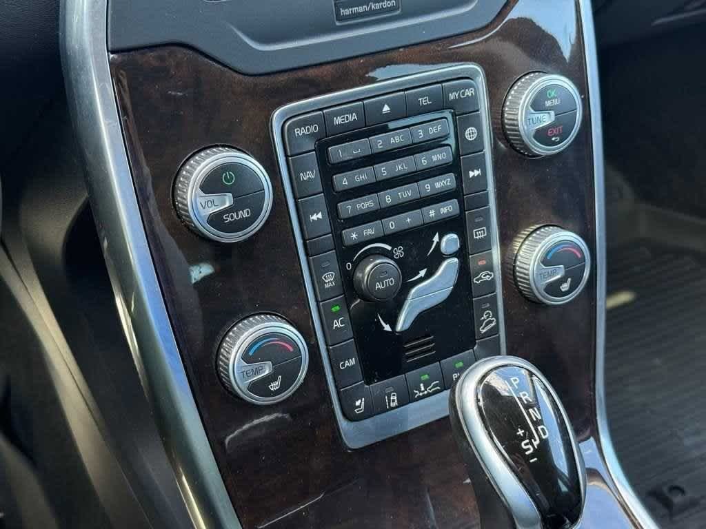 Thumbnail: 2016 Volvo XC70 - 25