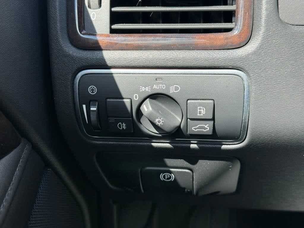 Thumbnail: 2016 Volvo XC70 - 26