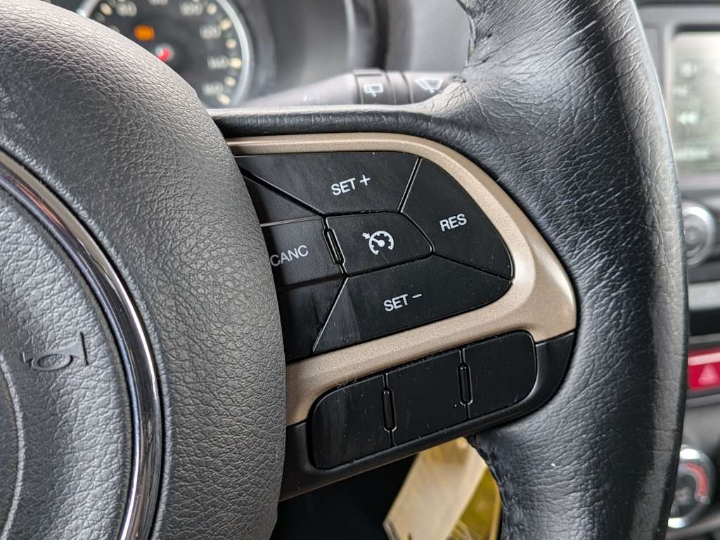 Thumbnail: 2015 Jeep Renegade - 28