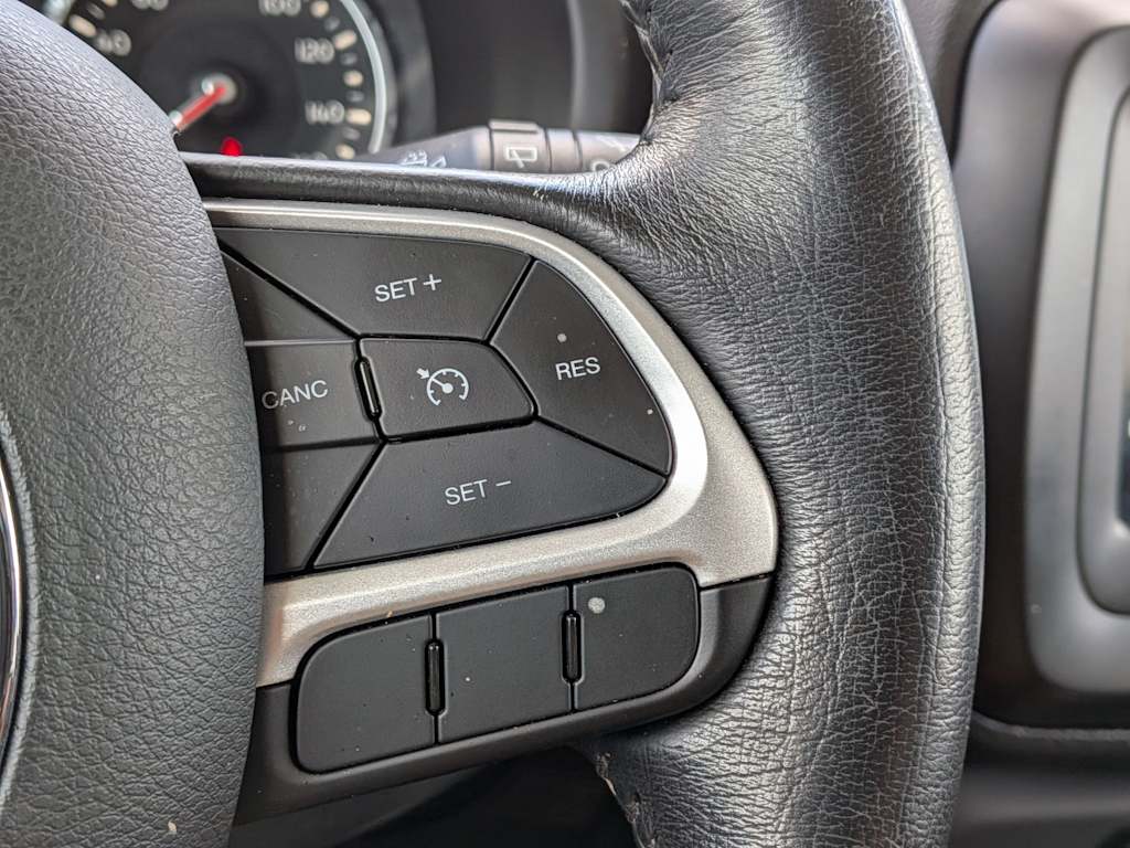 Thumbnail: 2018 Jeep Renegade - 30
