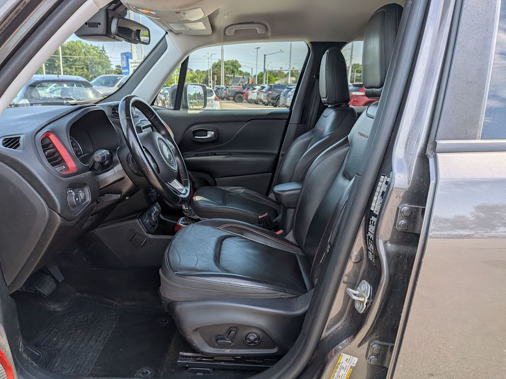 Thumbnail: 2019 Jeep Renegade - 10
