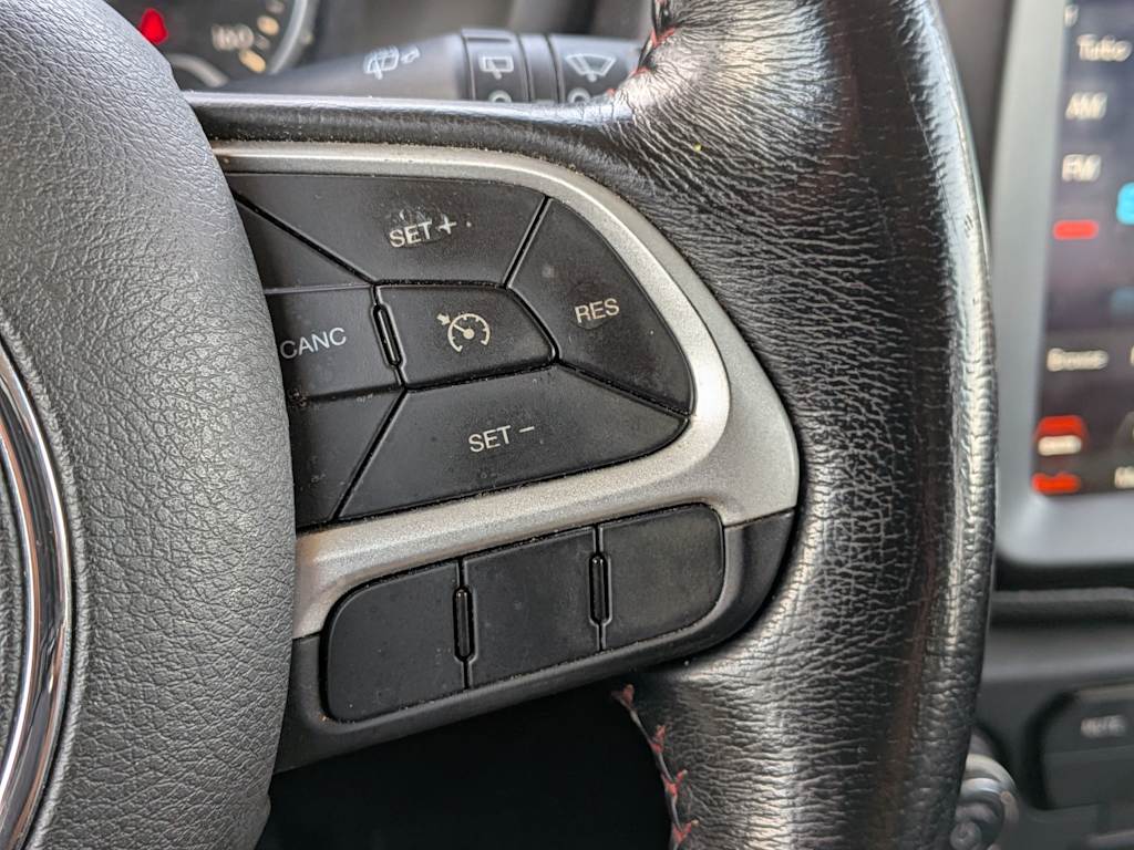 Thumbnail: 2019 Jeep Renegade - 29