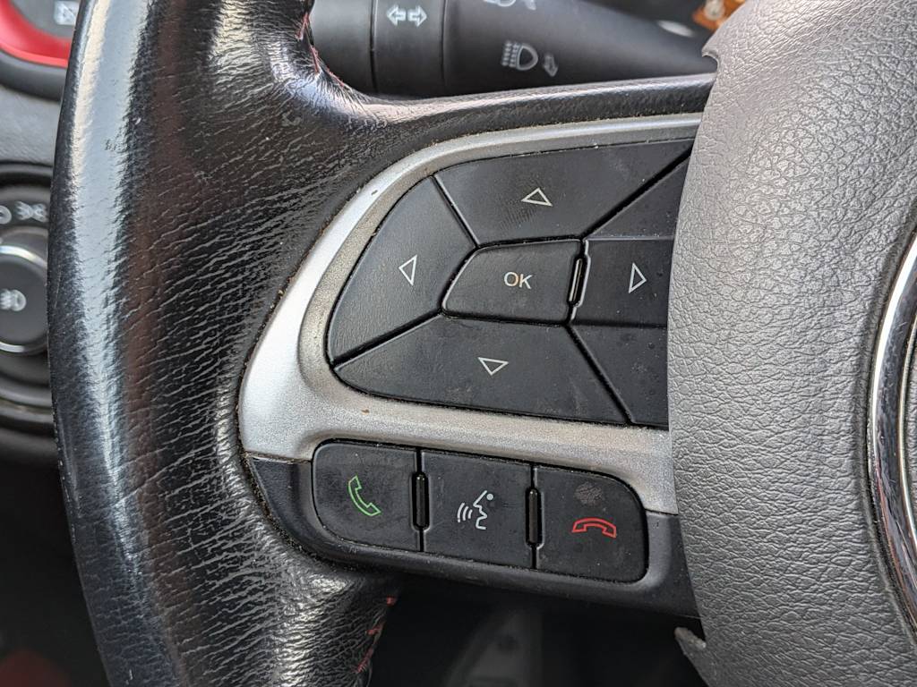 Thumbnail: 2019 Jeep Renegade - 28