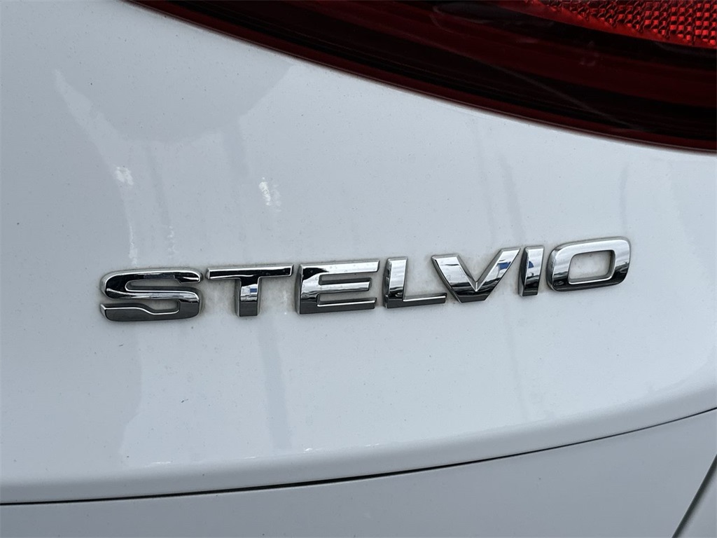 2022 Alfa Romeo Stelvio Ti 7