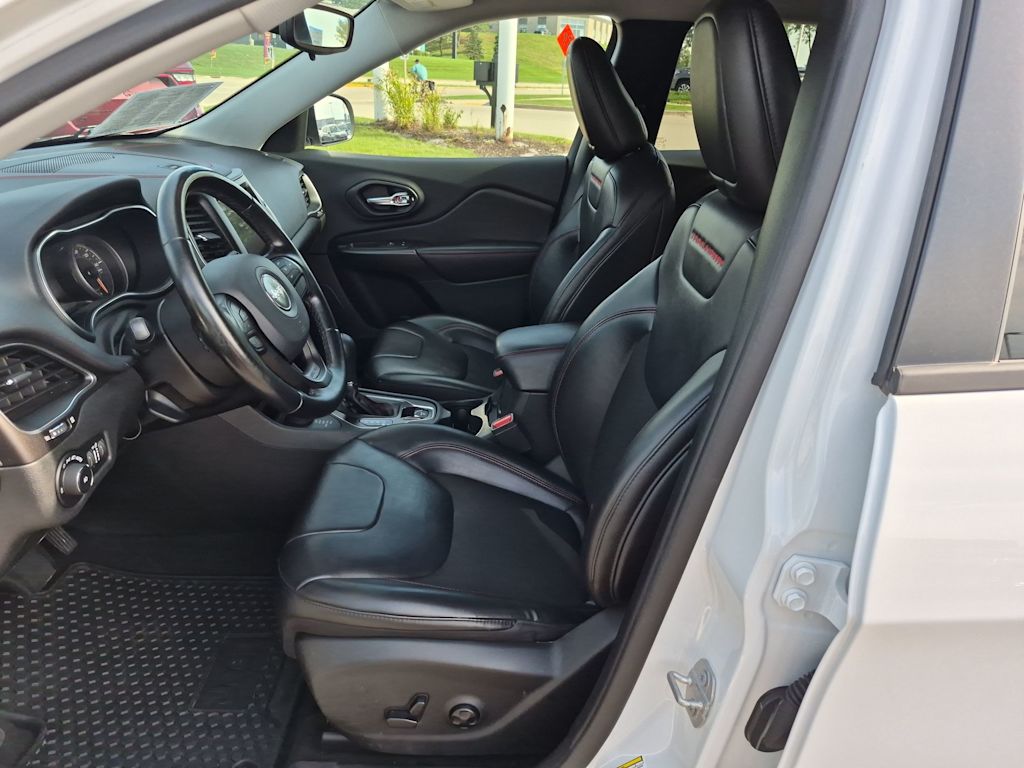 Thumbnail: 2020 Jeep Cherokee - 9
