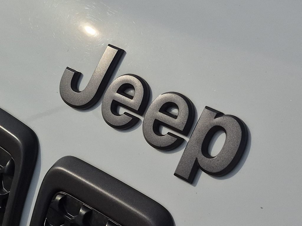Thumbnail: 2020 Jeep Cherokee - 25