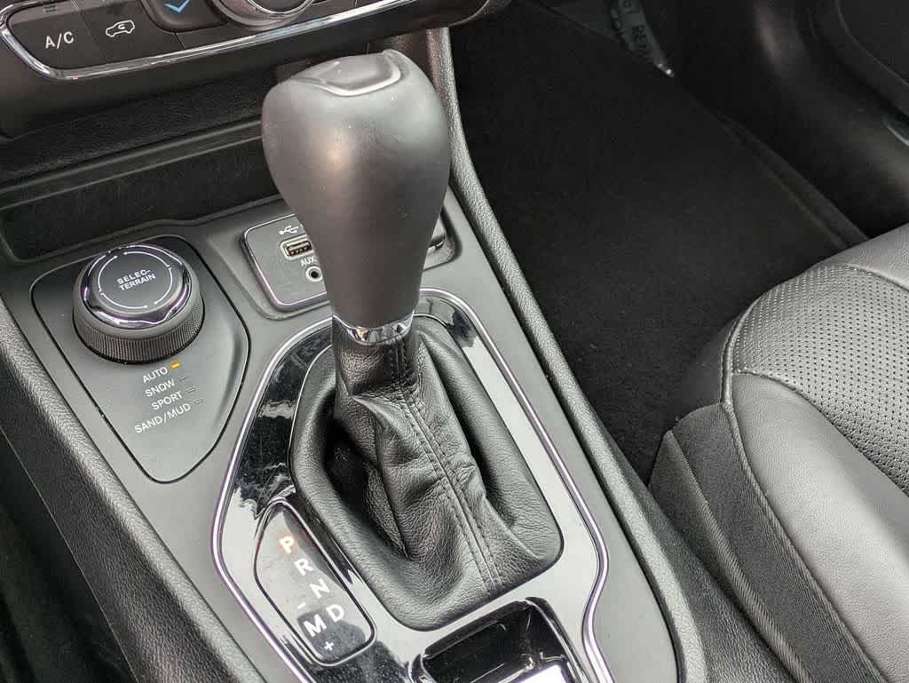 Thumbnail: 2021 Jeep Cherokee - 35