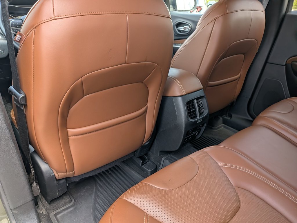 Thumbnail: 2019 Jeep Cherokee - 11