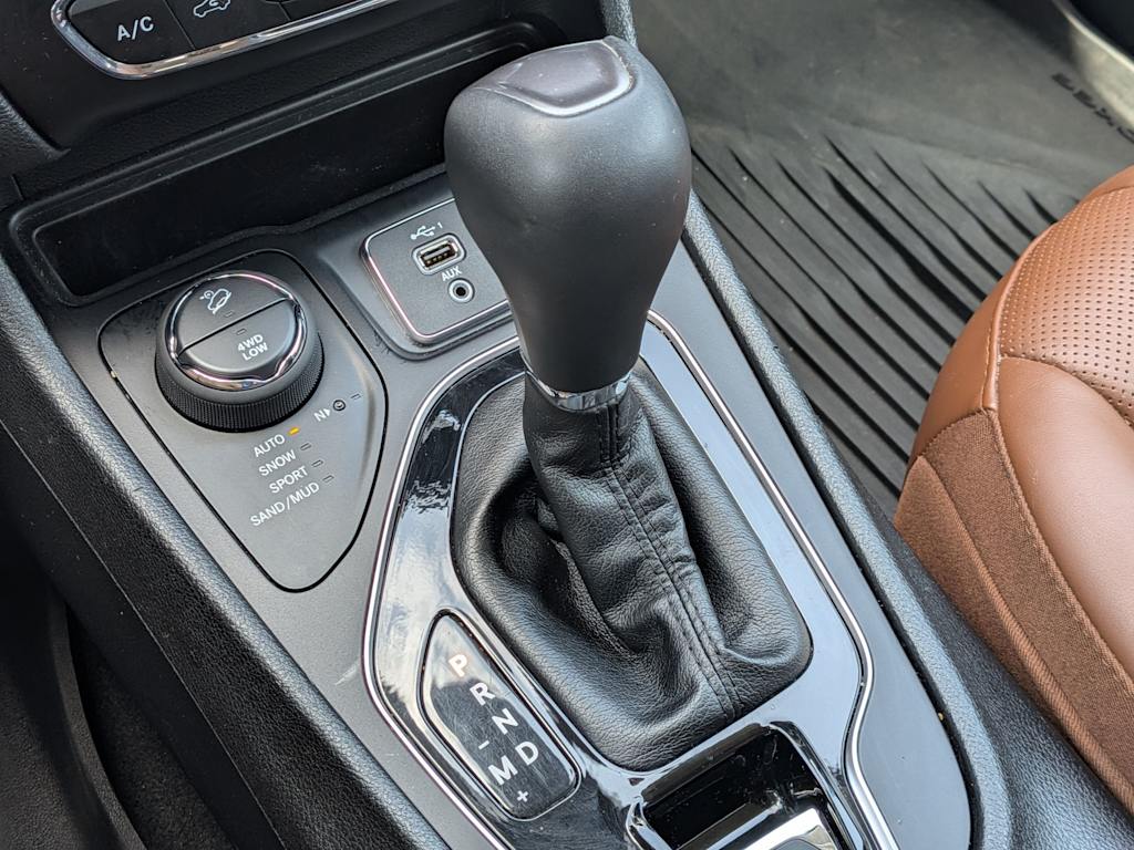 Thumbnail: 2019 Jeep Cherokee - 15