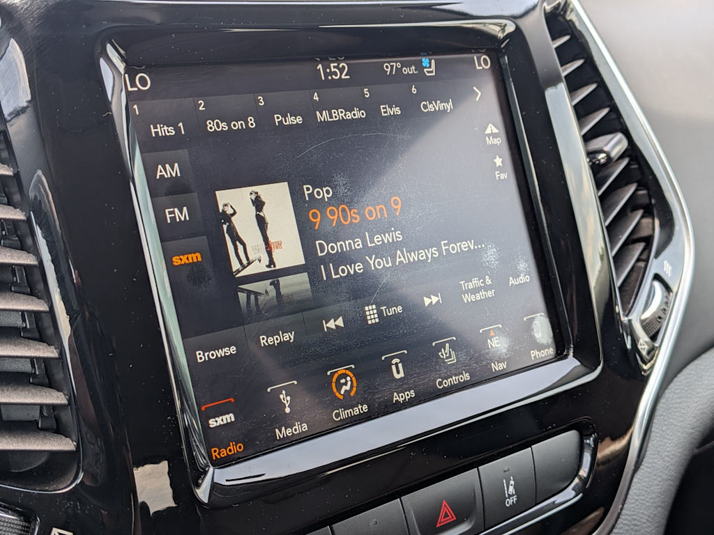 Thumbnail: 2019 Jeep Cherokee - 14