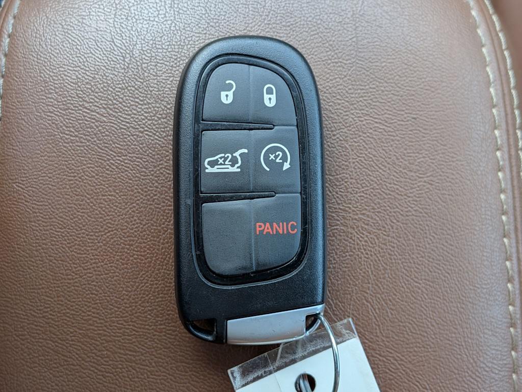 Thumbnail: 2019 Jeep Cherokee - 17