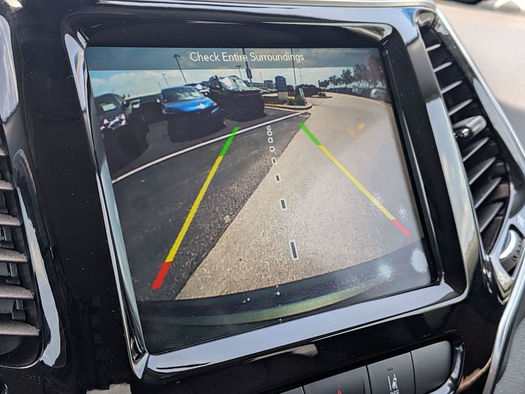 Thumbnail: 2019 Jeep Cherokee - 30