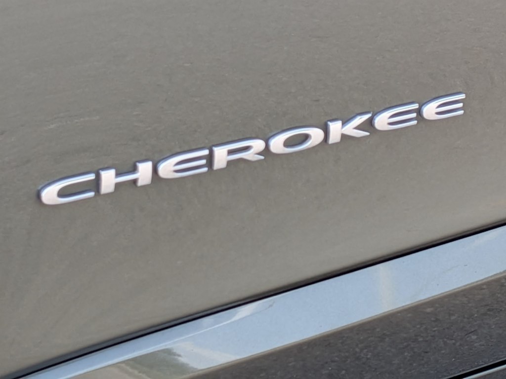 Thumbnail: 2019 Jeep Cherokee - 6