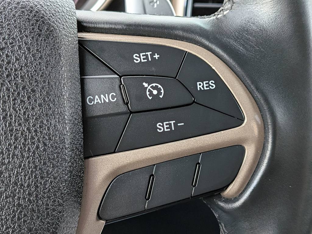 Thumbnail: 2016 Jeep Grand Cherokee - 28